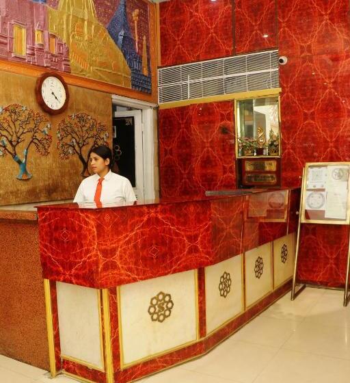 Отель Samrat International