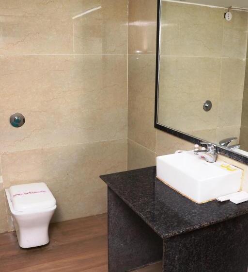 Отель Samrat International