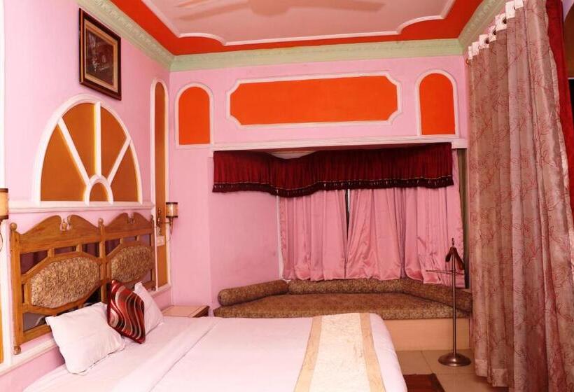 Отель Samrat International