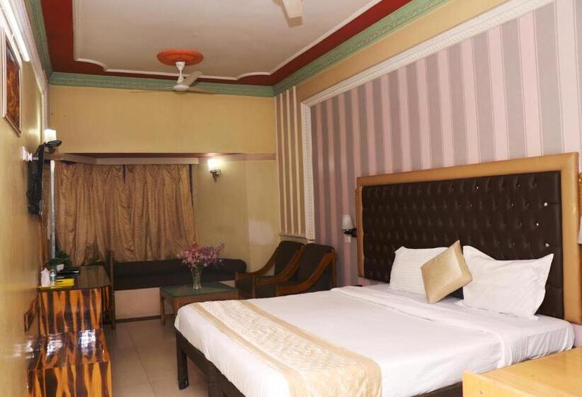 Отель Samrat International