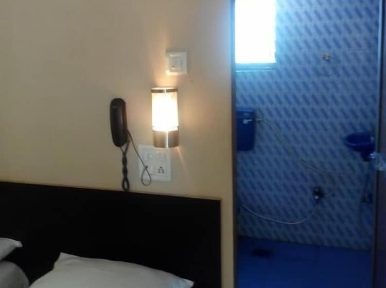 בית מלון כפרי Surya Residency