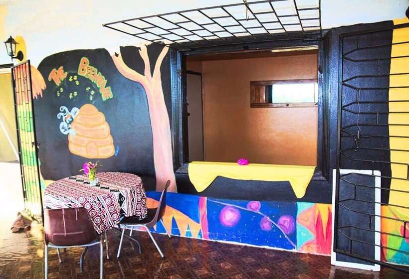 ホテル The Beehive Fiji