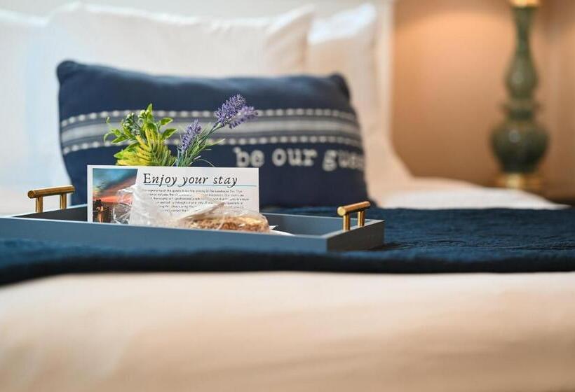 호텔 The Lakehouse Inn Geneva