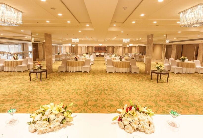 ホテル Deventure Sarovar Portico Kapashera, New Delhi