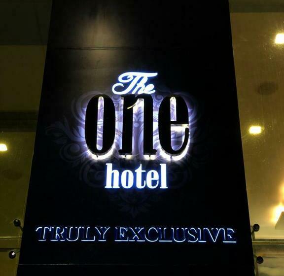 ホテル The One