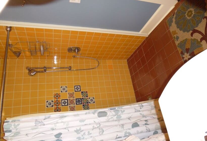 Отель The Sea Gypsy