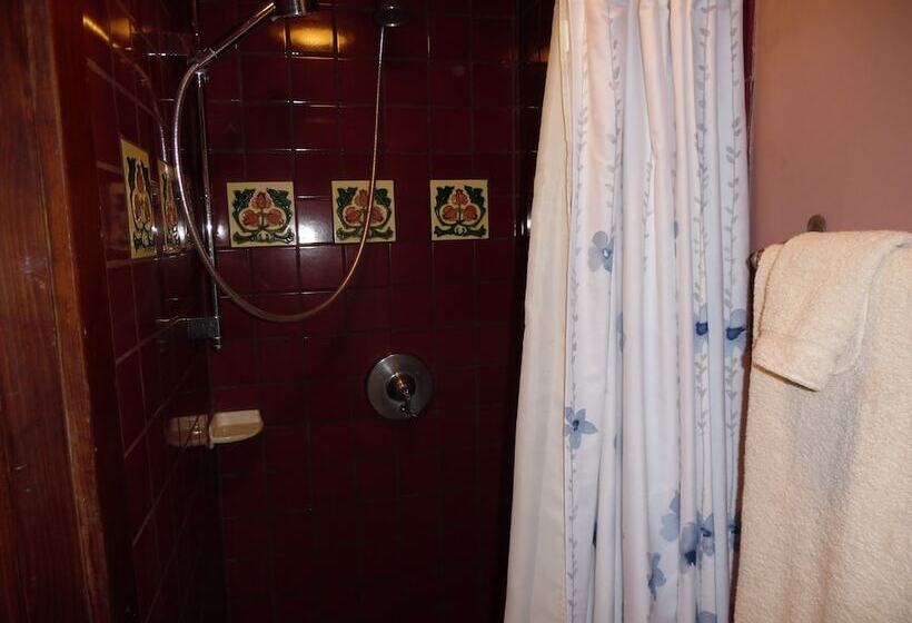 Отель The Sea Gypsy