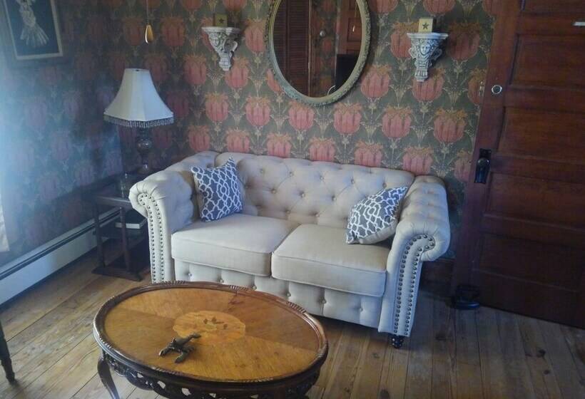 Отель The Sea Gypsy