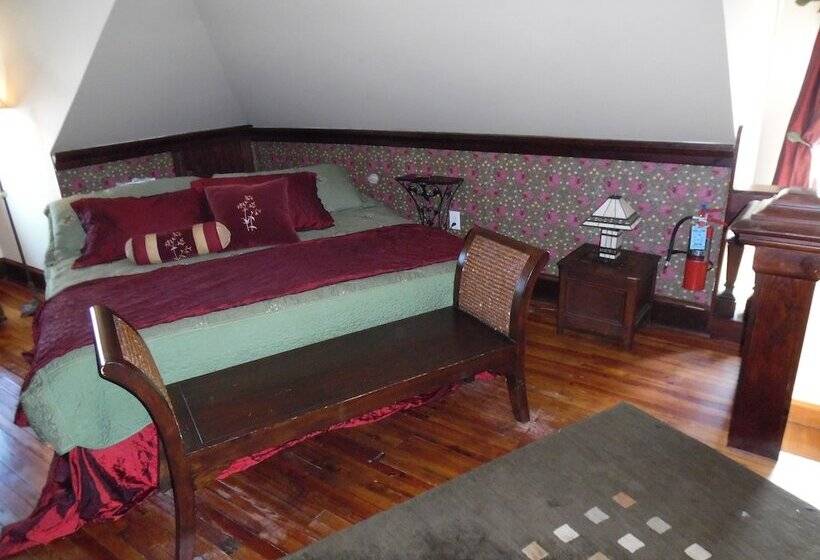 Отель The Sea Gypsy