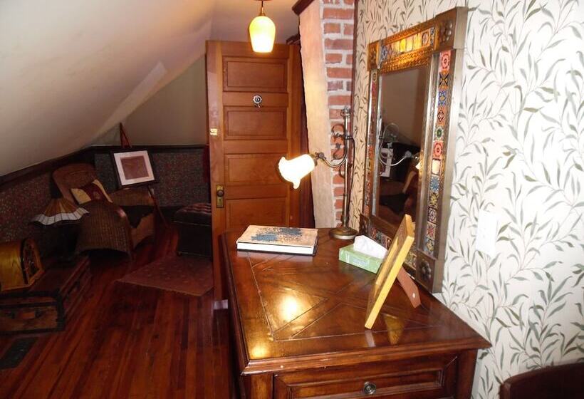 Отель The Sea Gypsy