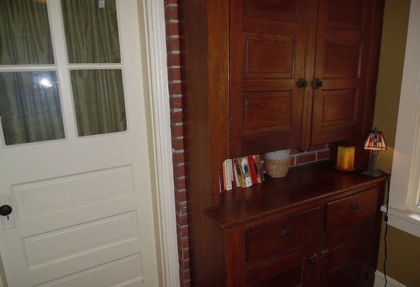 Отель The Sea Gypsy