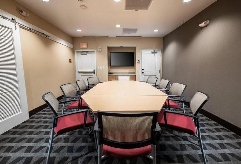 هتل Towneplace Suites By Marriott Toledo Oregon