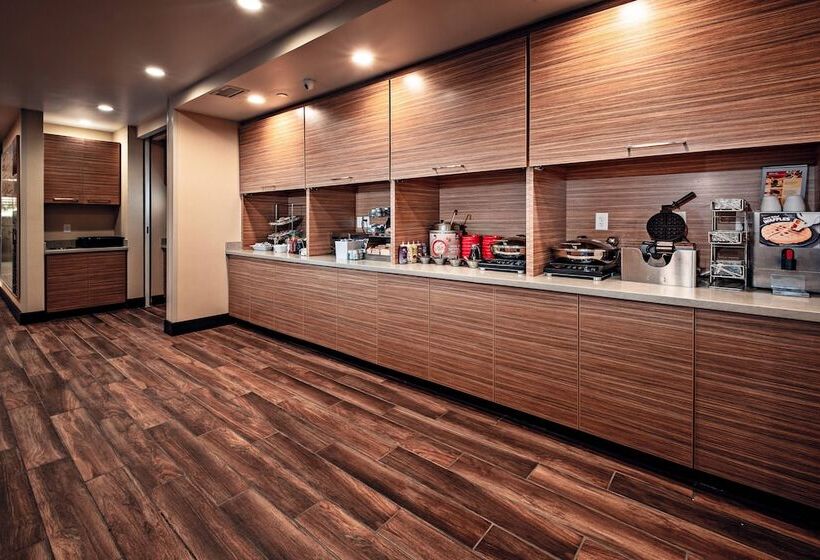 هتل Towneplace Suites By Marriott Toledo Oregon