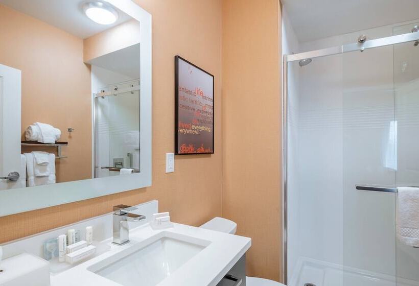 هتل Towneplace Suites By Marriott Toledo Oregon