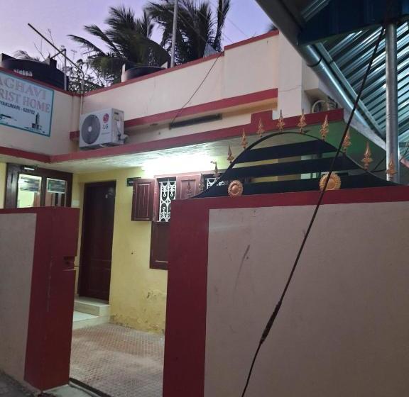 Отель Raghavi Tourist Home