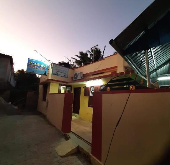 Отель Raghavi Tourist Home