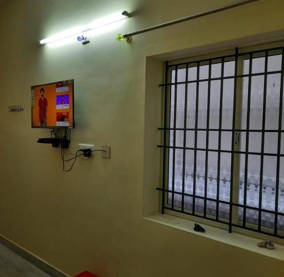 Отель Raghavi Tourist Home