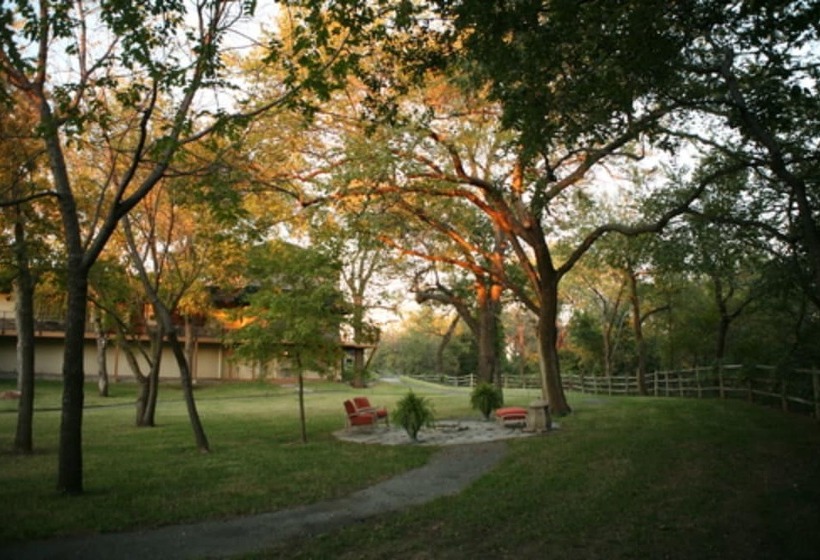 فندق Two Hearts Inn