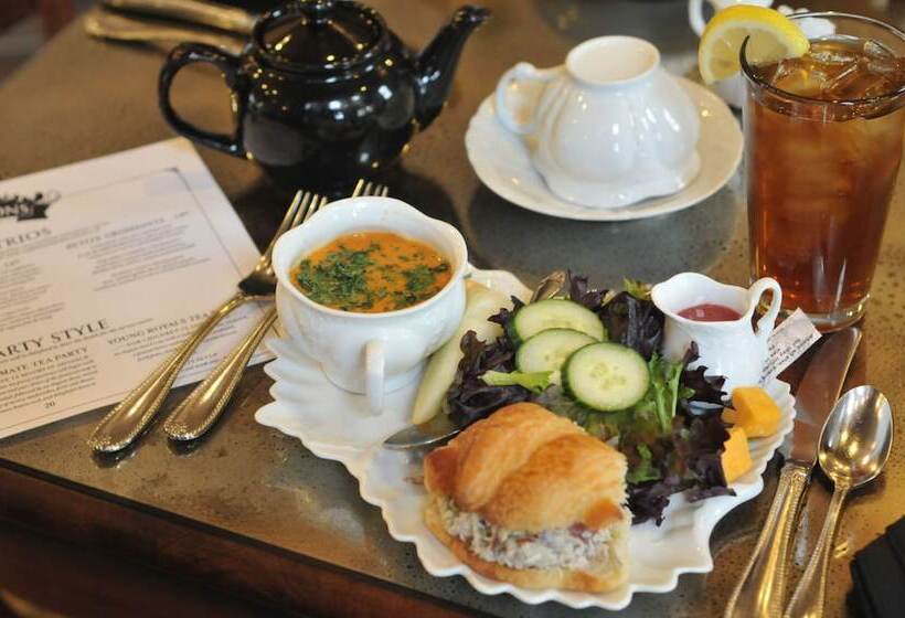 فندق Two Hearts Inn