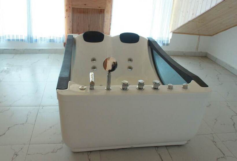 هتل Utopia Resorts & Spa