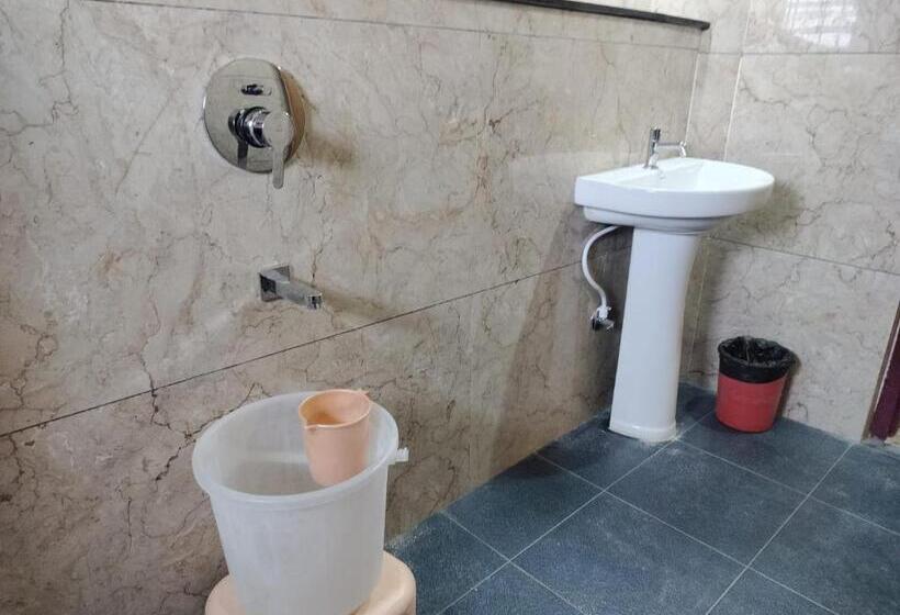 酒店 Vyshak International