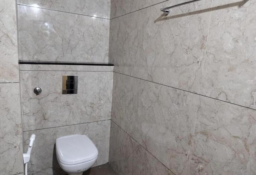 酒店 Vyshak International