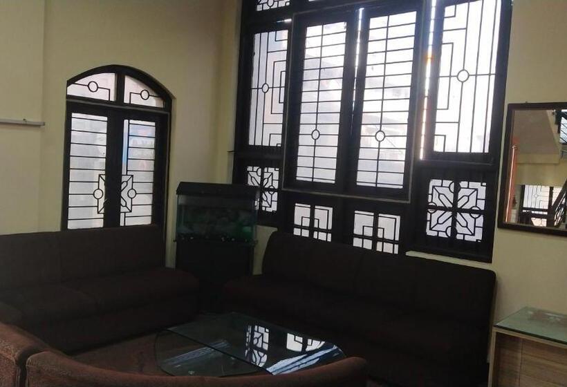 酒店 Vyshak International