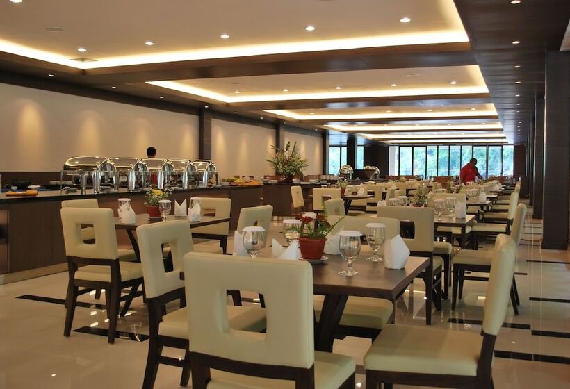 Отель Zuri Resort Cipanas