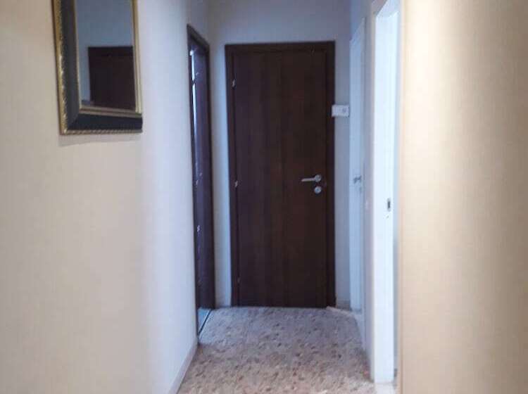 هتل 48 Airport Budget Rooms