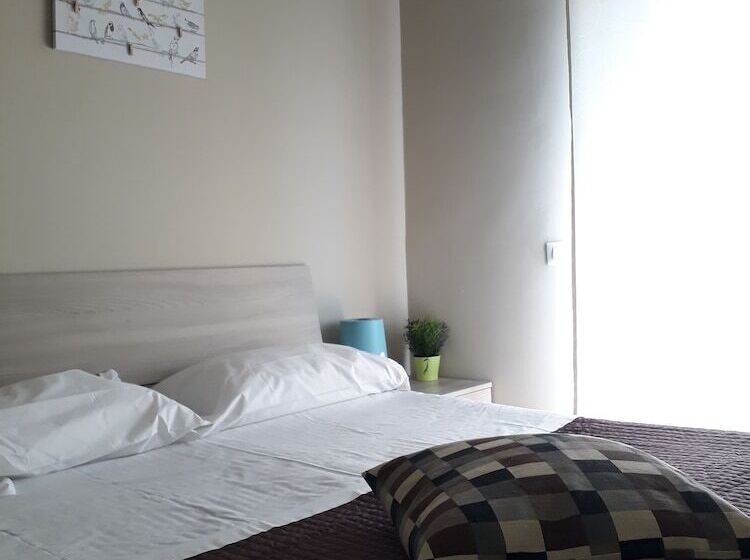 هتل 48 Airport Budget Rooms