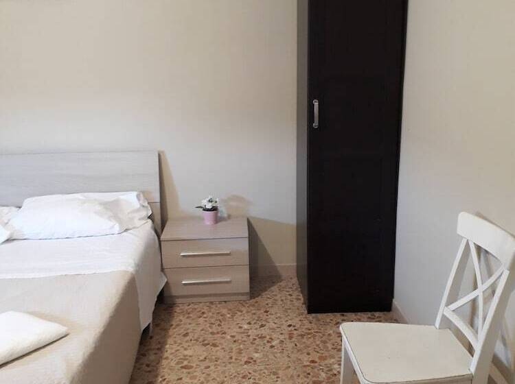 هتل 48 Airport Budget Rooms