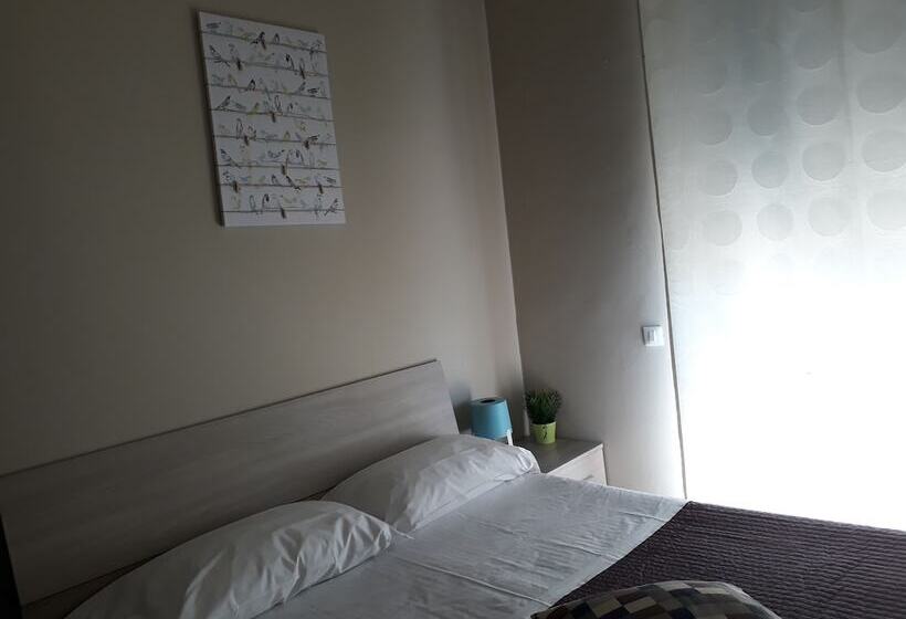 هتل 48 Airport Budget Rooms