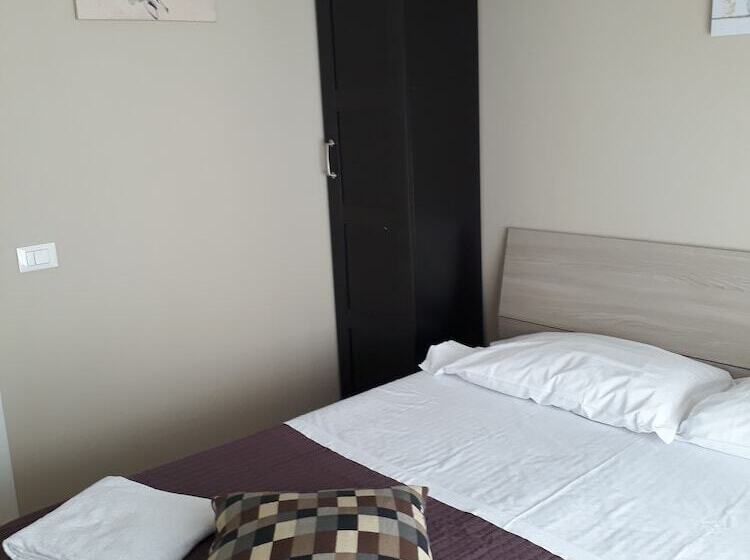 هتل 48 Airport Budget Rooms