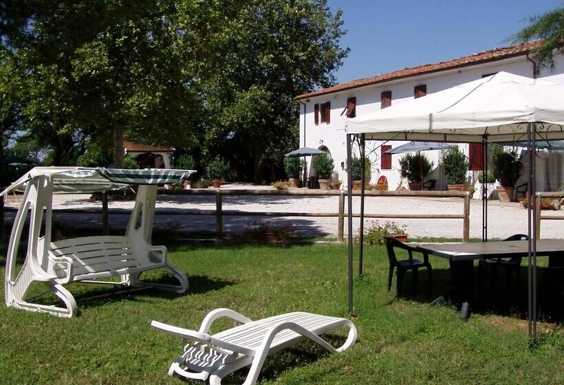 ホテル Agriturismo La Pisana