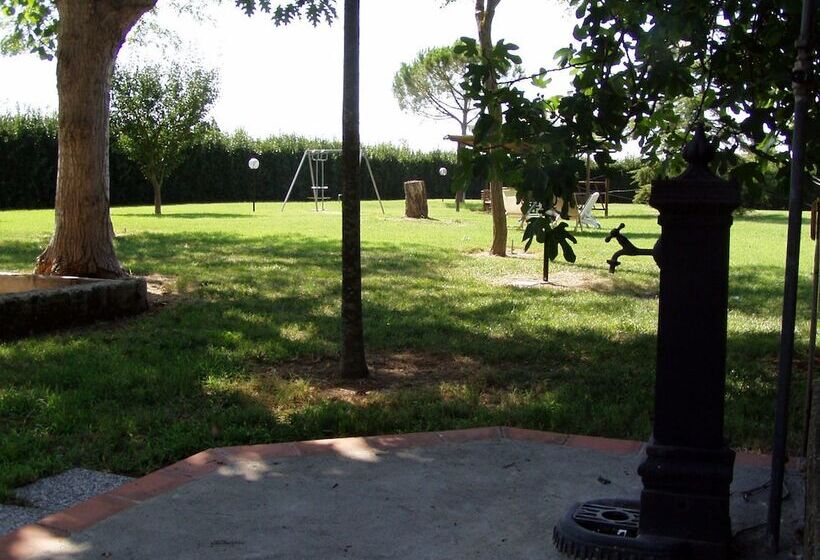 ホテル Agriturismo La Pisana