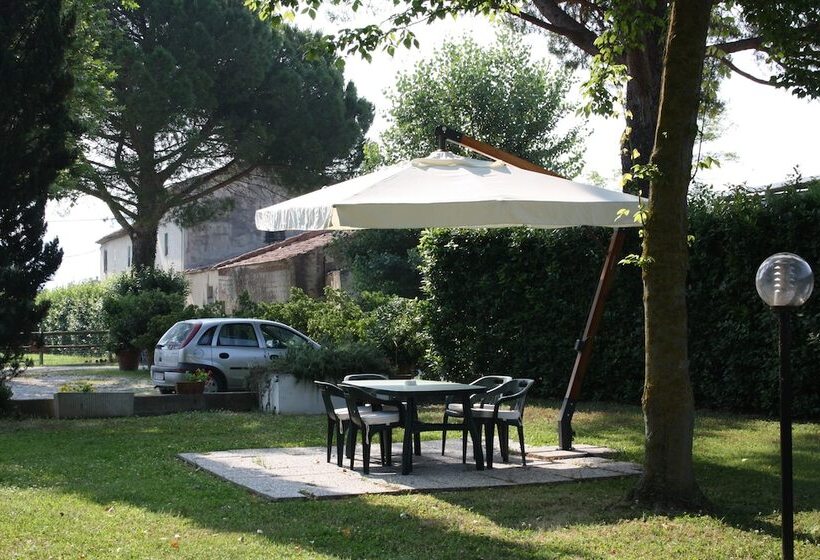 ホテル Agriturismo La Pisana