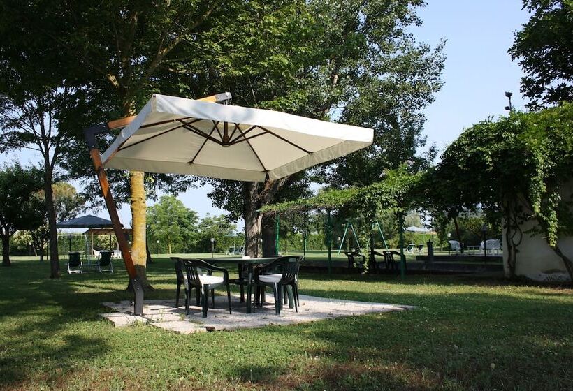 ホテル Agriturismo La Pisana