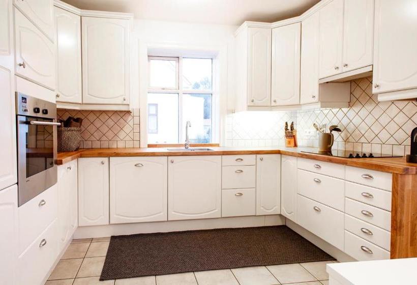 هتل Akureyri Central Luxury House