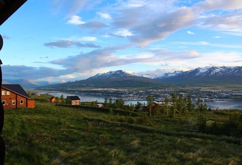 هتل Akureyri Log Cottage
