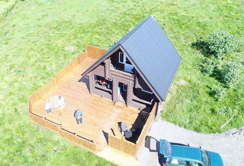 هتل Akureyri Log Cottage