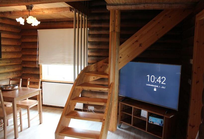 هتل Akureyri Log Cottage
