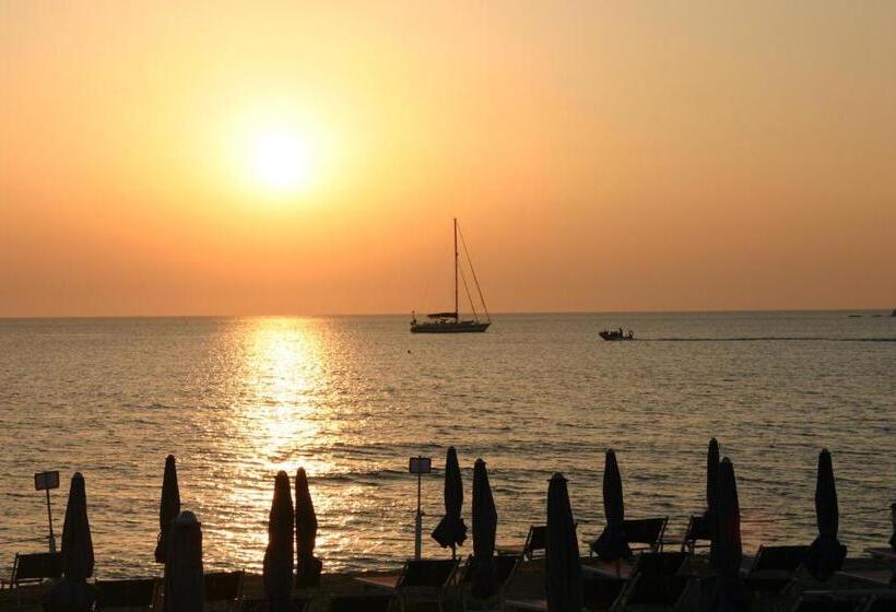 ホテル B&b Cinisi Mare E Monti