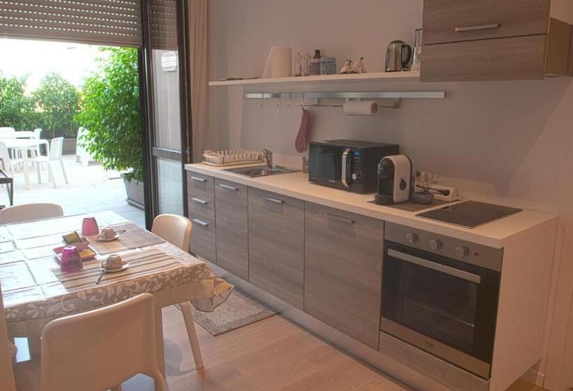 فندق Four Rooms Guesthouse