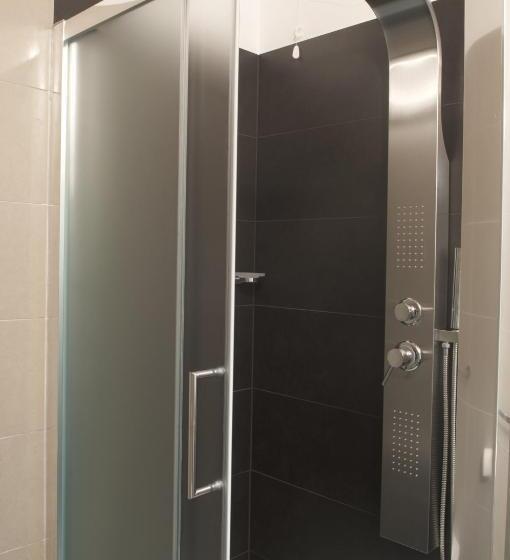 فندق Four Rooms Guesthouse