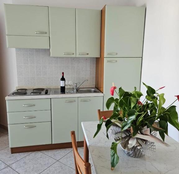 Отель Graceland Rooms And Suites