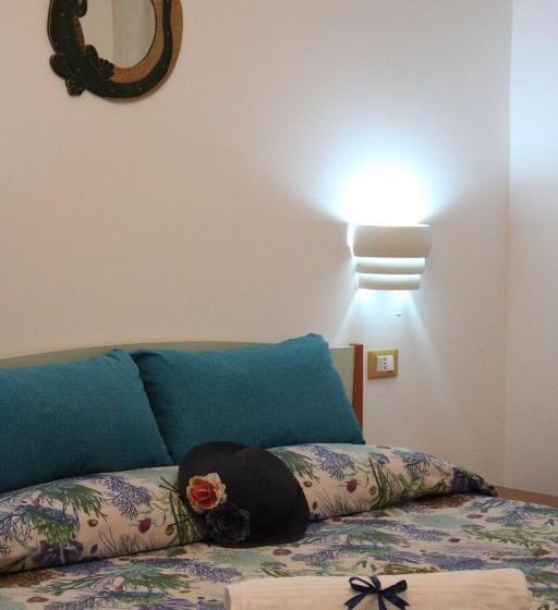 Отель Graceland Rooms And Suites