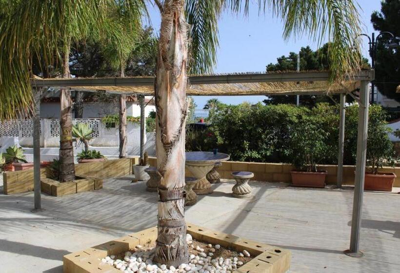 Отель Graceland Rooms And Suites