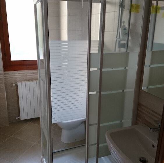 هتل L Isola Di Romy