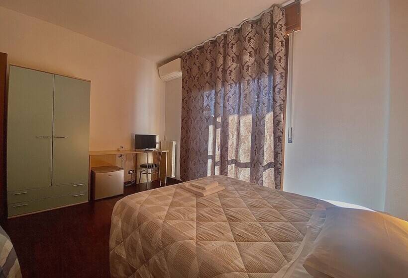 هتل L Isola Di Romy