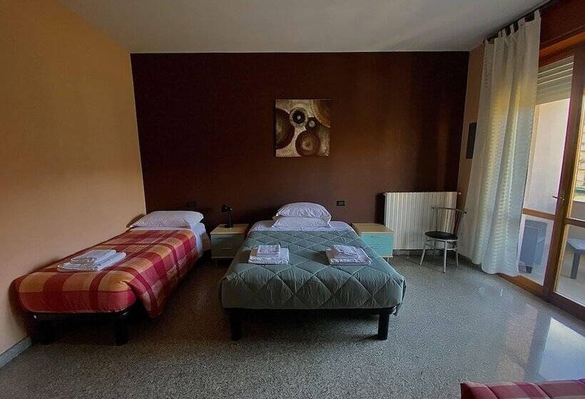 هتل L Isola Di Romy